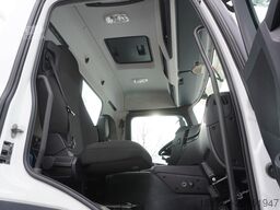 Mercedes-Benz Arocs 2633 flatbed truck / Crane FASSI