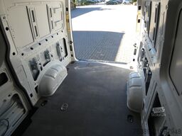 VW Crafter  35L2H2 177PS Automatik ACC