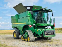 John Deere S690i
