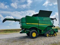 John Deere S690i
