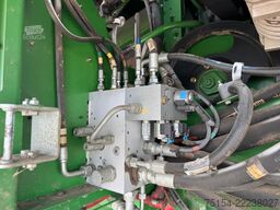 John Deere S690i