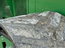 John Deere S690i