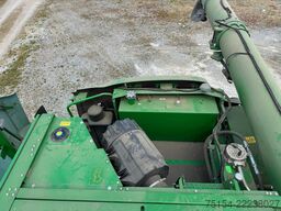 John Deere S690i