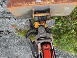 Kubota U35-3 mini excavator with 3 buckets, rototilt, and