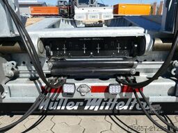 MÜLLER-MITTELTAL 3-achs mit Radmulden, 2 Ladehöhen, Klapprampen