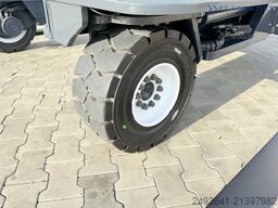 Combilift C5000XL / DIESEL / WIDE FORK POSITIONER