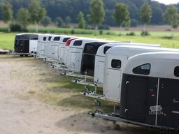 Thiel 2-Pferdanhänger Ultra m. Sattelkammer