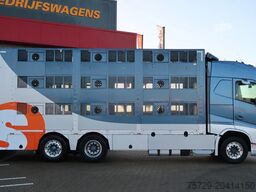 Volvo FH with a 7.30M cuppers box, 54.5 m². Nice Truc...