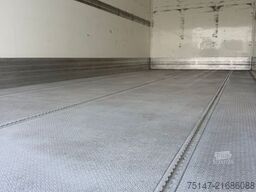 MERCEDES-BENZ 821 L Atego 3-Sitz Tempomat LBW 1500 kg