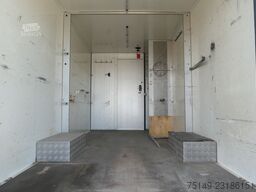 VW Crafter 4x2, Isoliert, seitliche Tür, Trennwand