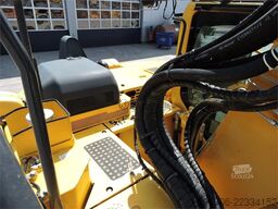 KOMATSU PC138