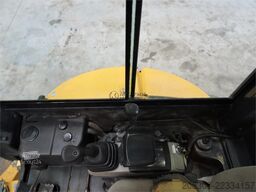KOMATSU PC26