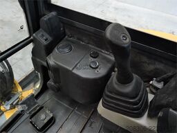KOMATSU PC26