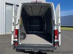 VW Crafter Kasten 35 L4H3 NAV RFK äden