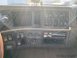 Volvo FM 370 + Euro 5 + Palfinger Z-Q170 Crane + 30to...