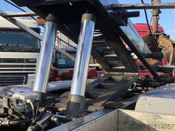 Volvo FM 370 + Euro 5 + Palfinger Z-Q170 Crane + 30to...