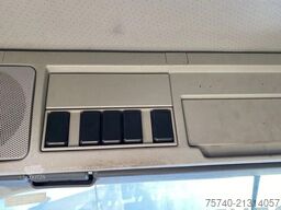 Volvo FM 370 + Euro 5 + Palfinger Z-Q170 Crane + 30to...