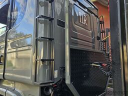 SCANIA R 560