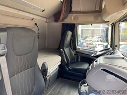 DAF XF 106 530 / Retarder / Full Spoilers / Stand A...