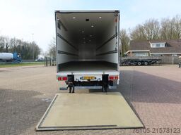 MAN TGM 15.290 Trekker + Heiwo city trailer geïsole...