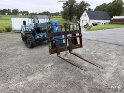 Genie GTH-2506 telescopic handler supplied with a bucket