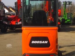 DOOSAN DOOSAN DX 19 3x Löffel (baugleich Bobcat