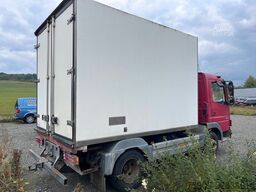 MERCEDES-BENZ 815 Kühlkoffer Thermoking mit Rohrbahnen