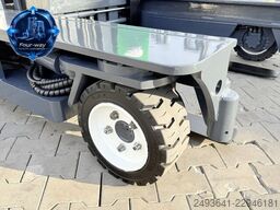Combilift C3000 GAS TRIPLEX 5600 FREE LIFT