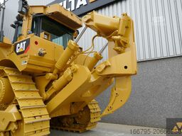 Caterpillar D8T