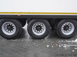 Lamberet refrigerated semi-trailer / Carrier