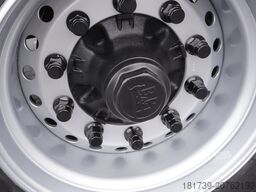 Lamberet refrigerated semi-trailer / Carrier