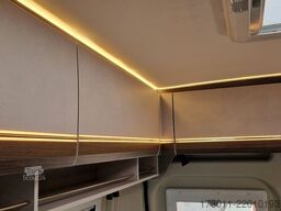 PÖSSL Summit Shine 640 Automat Premium Lithium Markise