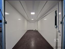 Blyss Messe Eventtrailer aerodynamische front 2 Klappen Bodentief