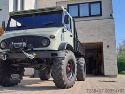 Mercedes Benz Unimog 404