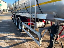 KÄSSBOHRER 32m² V2A Bitumentankauflieger /leicht beschädigt