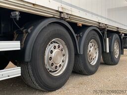  Wingliner_ hydraulische Schwenkwände_ Lenkachse