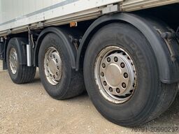  Wingliner_ hydraulische Schwenkwände_ Lenkachse