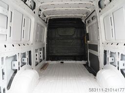 VOLKSWAGEN CRAFTER  / 2.0 D / FURGON BLASZAK / DMC: 3500 KG