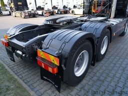 VOLVO FH16 / 700 / 6x4 / HYDRAULIKA / RETARDER / 3 OSI