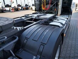 VOLVO FH16 / 700 / 6x4 / HYDRAULIKA / RETARDER / 3 OSI