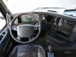 VOLVO FH16 / 700 / 6x4 / HYDRAULIKA / RETARDER / 3 OSI