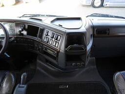 VOLVO FH16 / 700 / 6x4 / HYDRAULIKA / RETARDER / 3 OSI