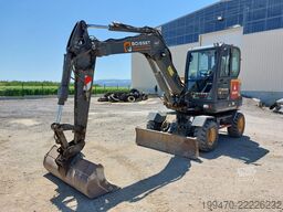 Volvo EW60E with 5 buckets