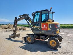 Volvo EW60E with 5 buckets
