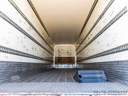 RENAULT D 320+HAYON BAR 2 T.