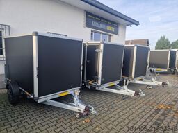 Variant schwarzer Kofferanhänger mit Rampe