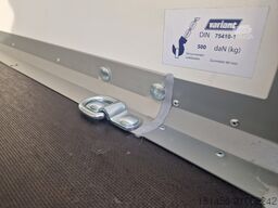 Variant schwarzer Kofferanhänger mit Rampe