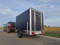 Variant schwarzer Kofferanhänger mit Rampe