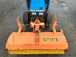 ISEKI 3015A 4x4 Kleintraktor inkl. Kehrmaschine