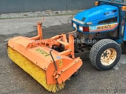 ISEKI 3015A 4x4 Kleintraktor inkl. Kehrmaschine